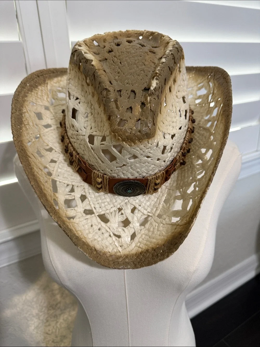 Women’s Crochet Straw Western Hat with Decorative Band - Natural/Tan
